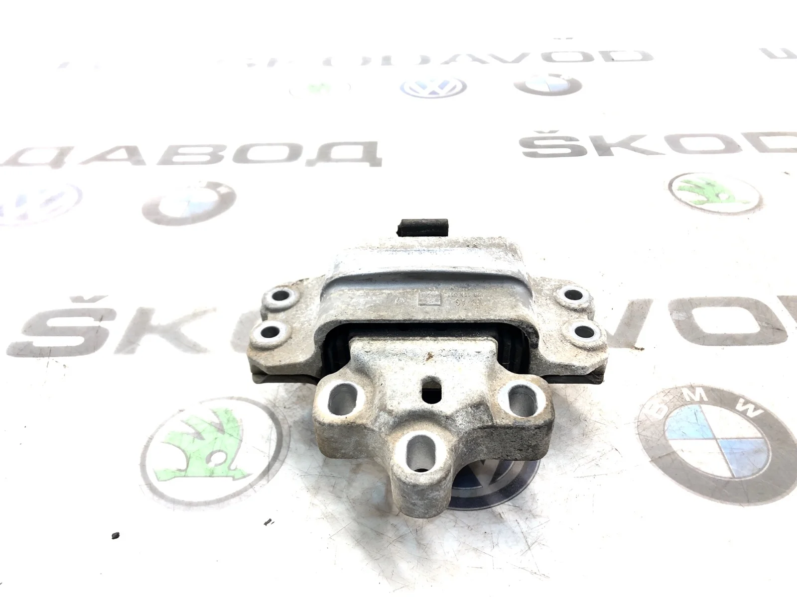 Опора КПП DSG6 Skoda Octavia Scout 2011 1K0199555Q A5 (1Z) 2.0 CFHC