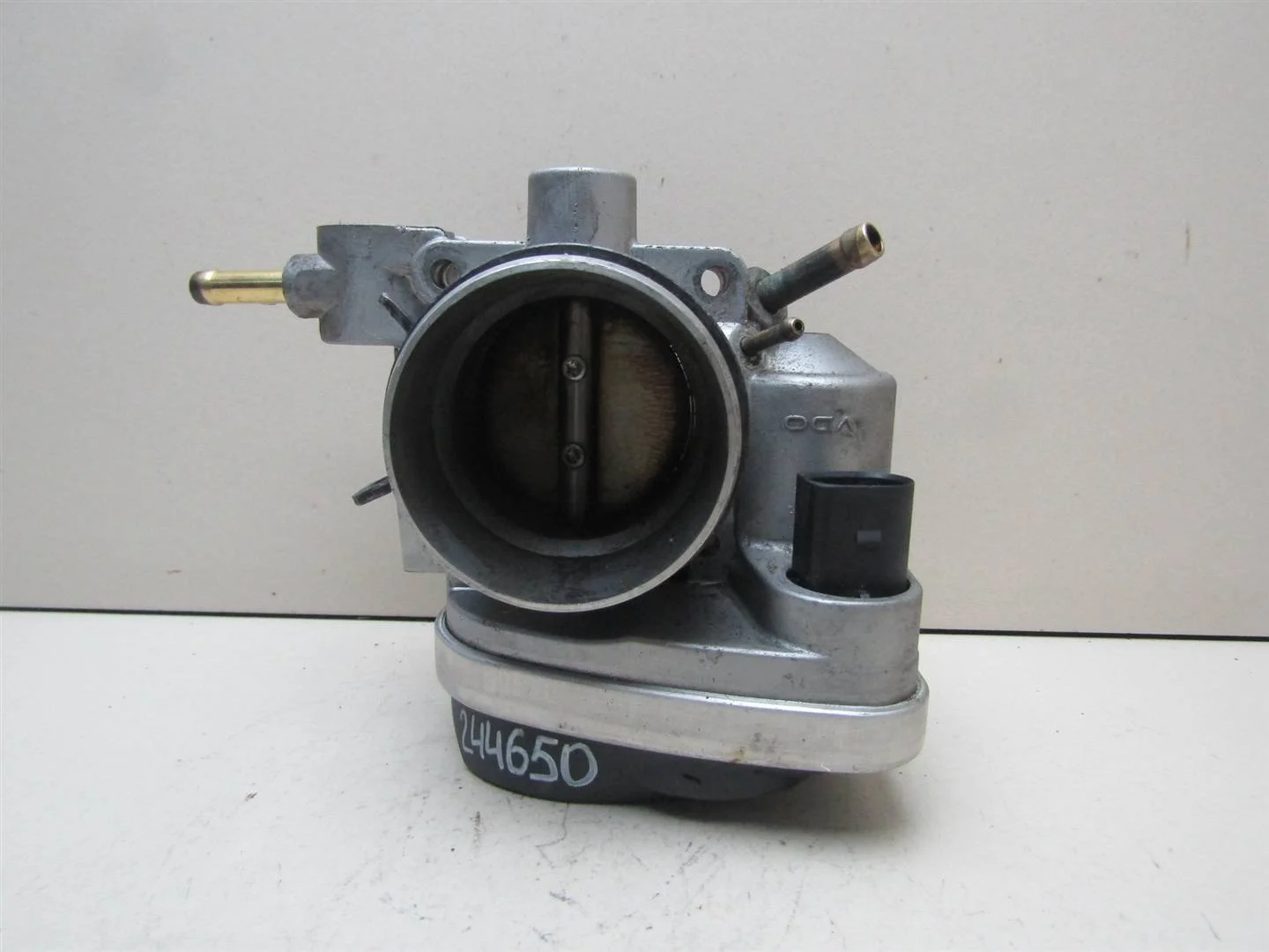 Заслонка дроссельная VW Passat (B5+) 2000-2005  [06B133062P]  1.6  ALZ в Вологде