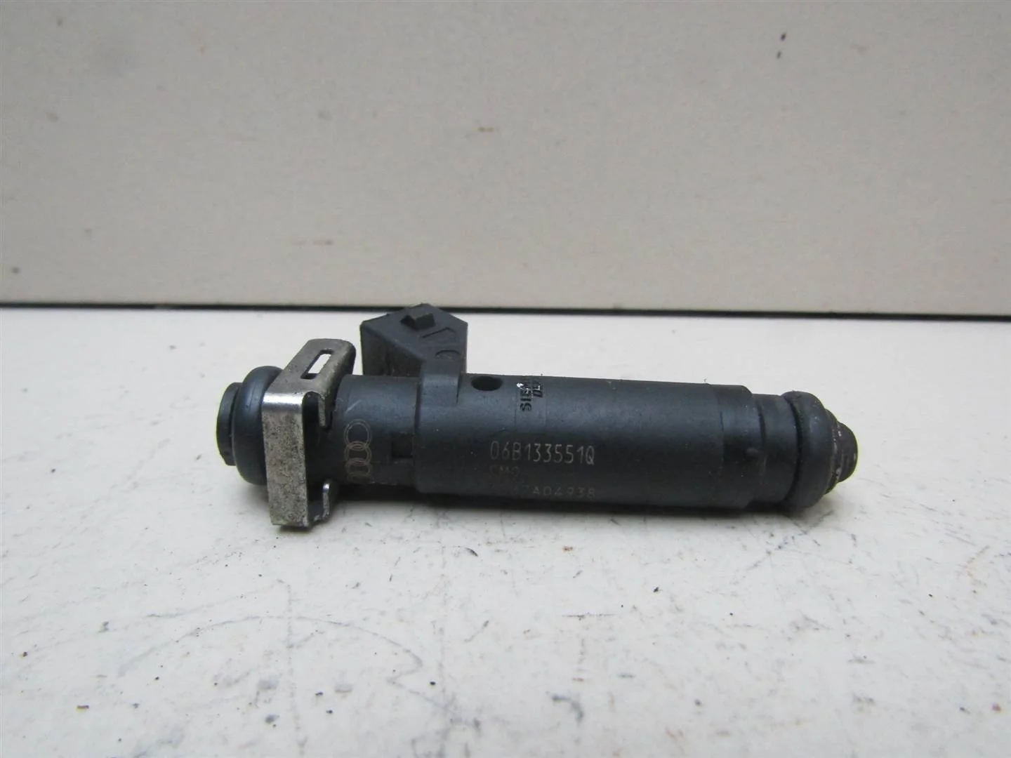 Форсунка инжекторная электрическая VW Passat (B5+) 2000-2005  [06B133551Q]  1.6 ALZ в Вологде