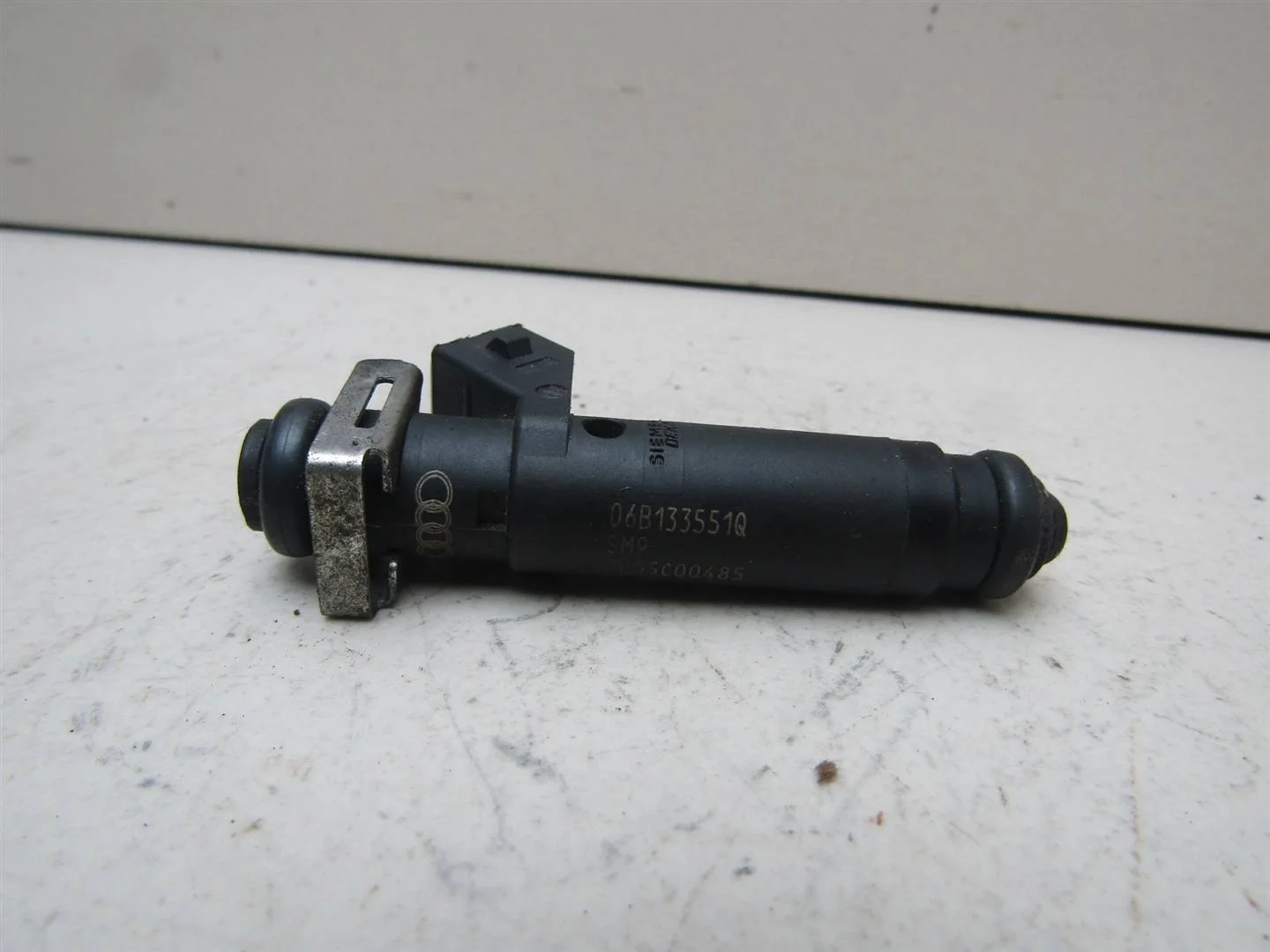 Форсунка инжекторная электрическая VW Passat (B5+) 2000-2005  [06B133551Q]  1.6 ALZ в Вологде