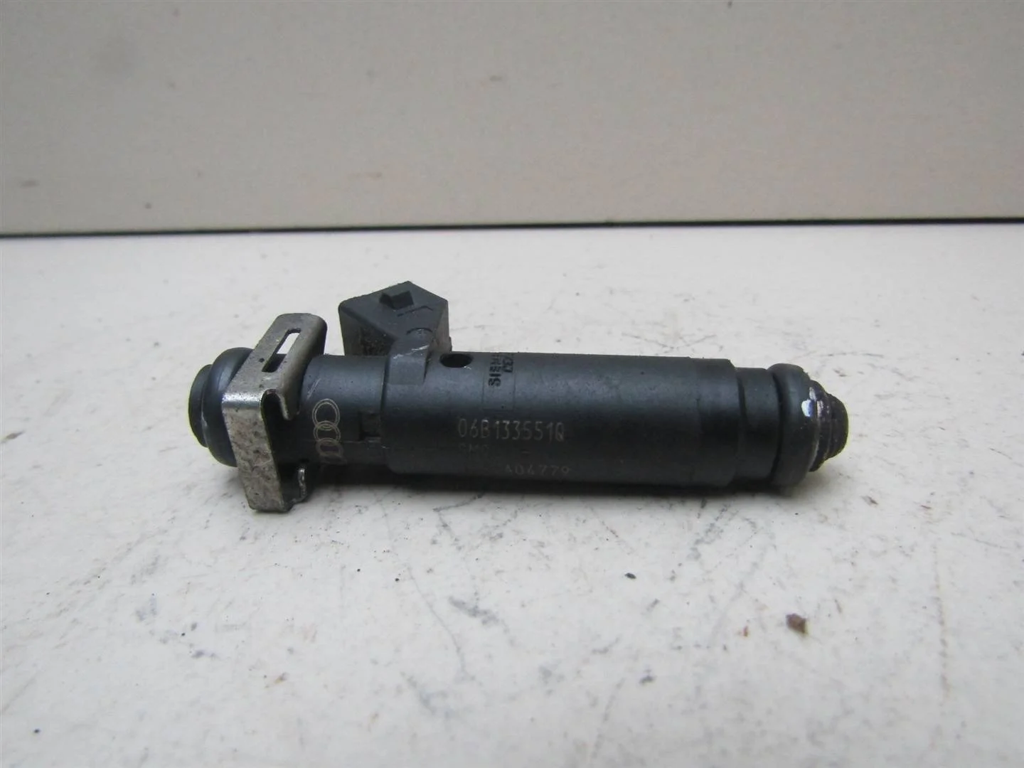 Форсунка инжекторная электрическая VW Passat (B5+) 2000-2005  [06B133551Q]  1.6 ALZ в Вологде