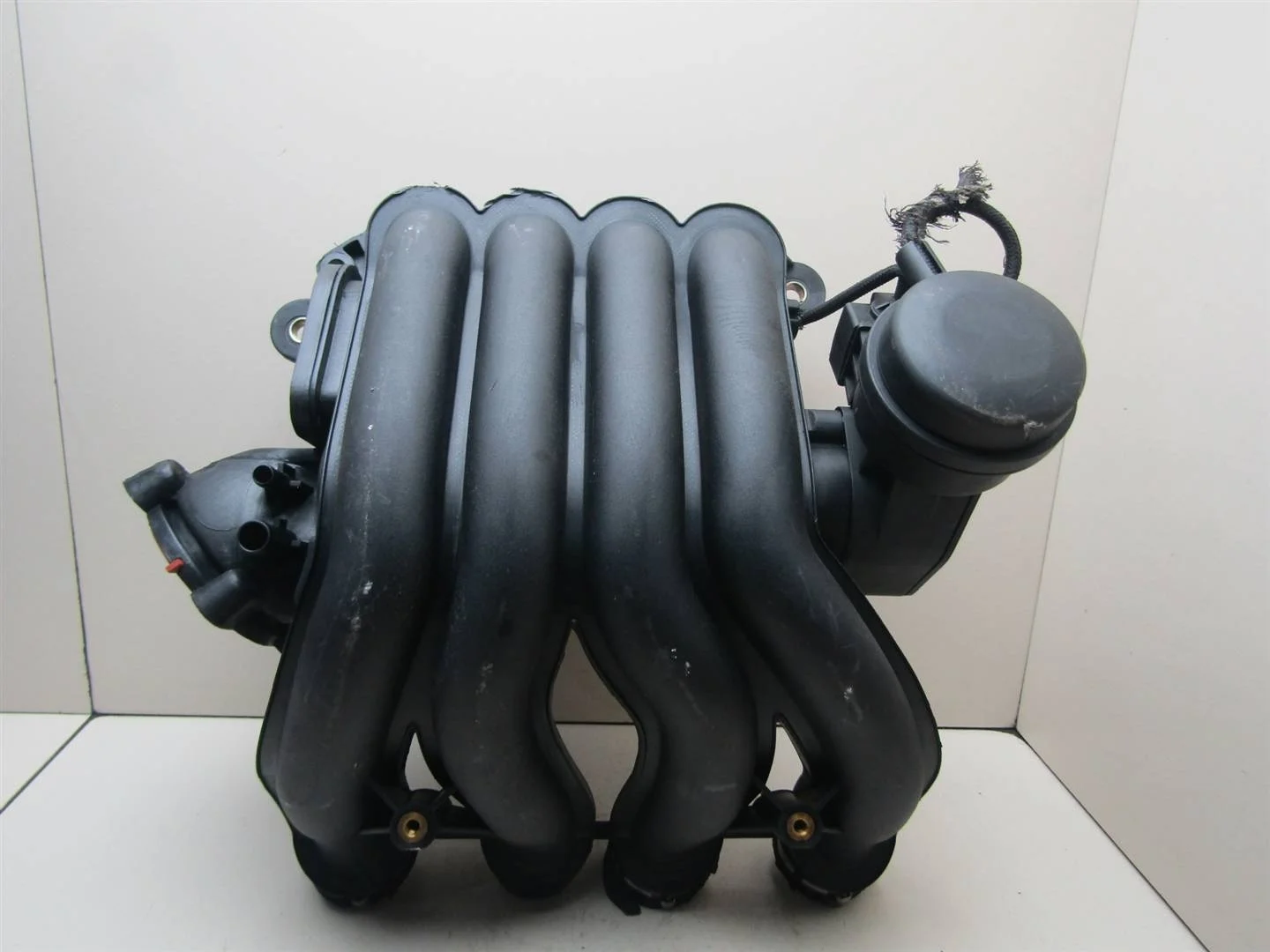 Коллектор впускной VW Passat (B5+) 2000-2005  [06B133205C]  1.6 ALZ в Вологде