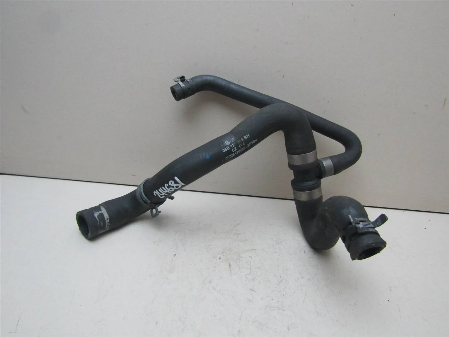 Шланг системы охлаждения VW Passat (B5+) 2000-2005  [06B121058BH]  1.6 ALZ в Вологде