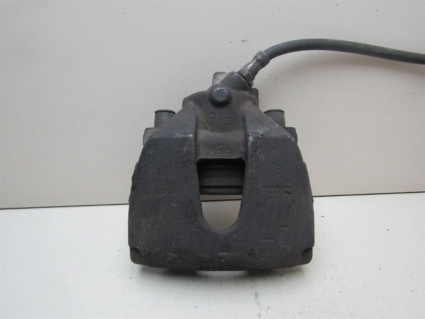 Суппорт передний левый Ford Kuga 2008-2012  [1682876]  в Вологде