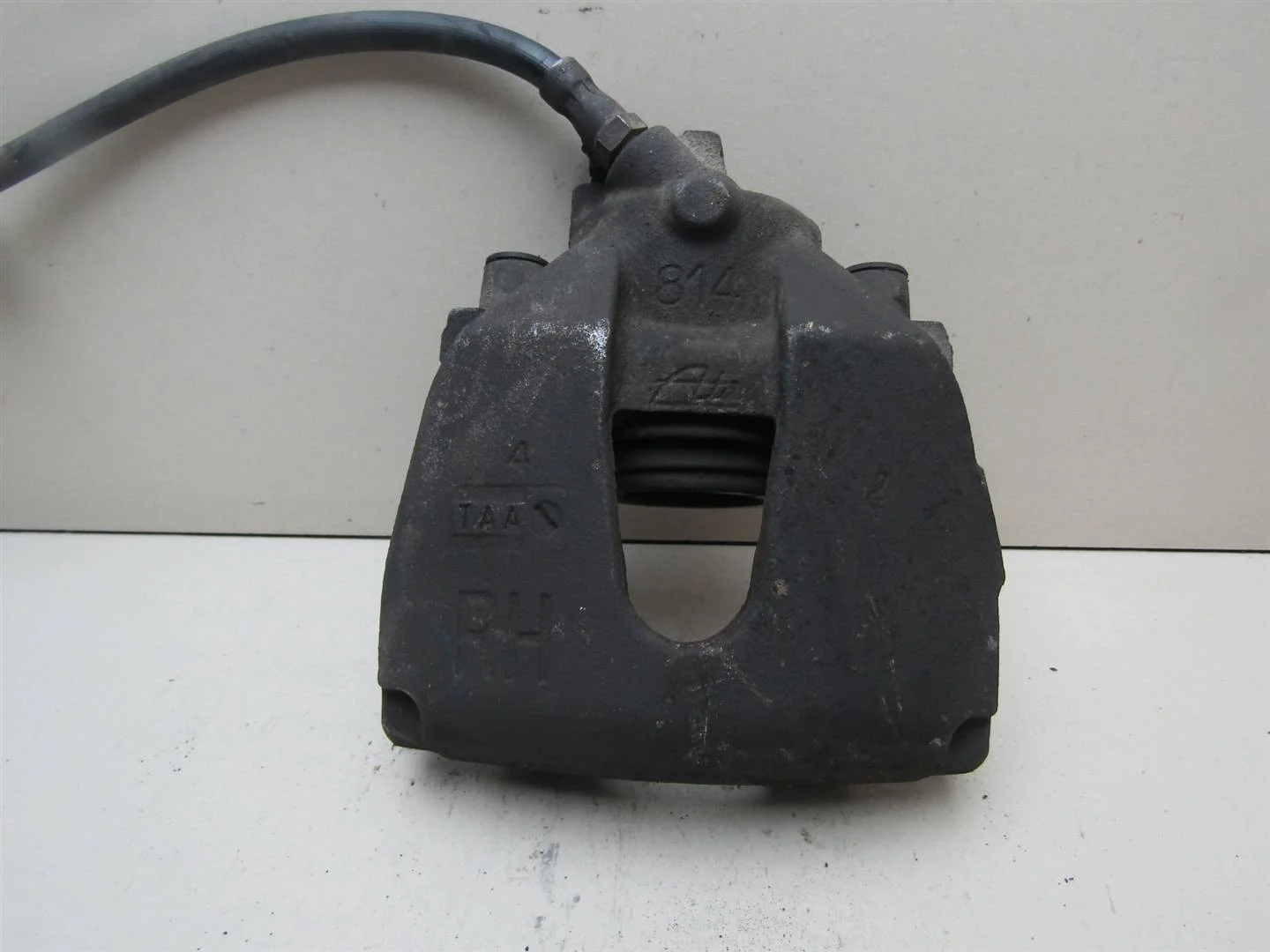 Суппорт передний правый Ford Kuga 2008-2012  [1682875]  в Вологде