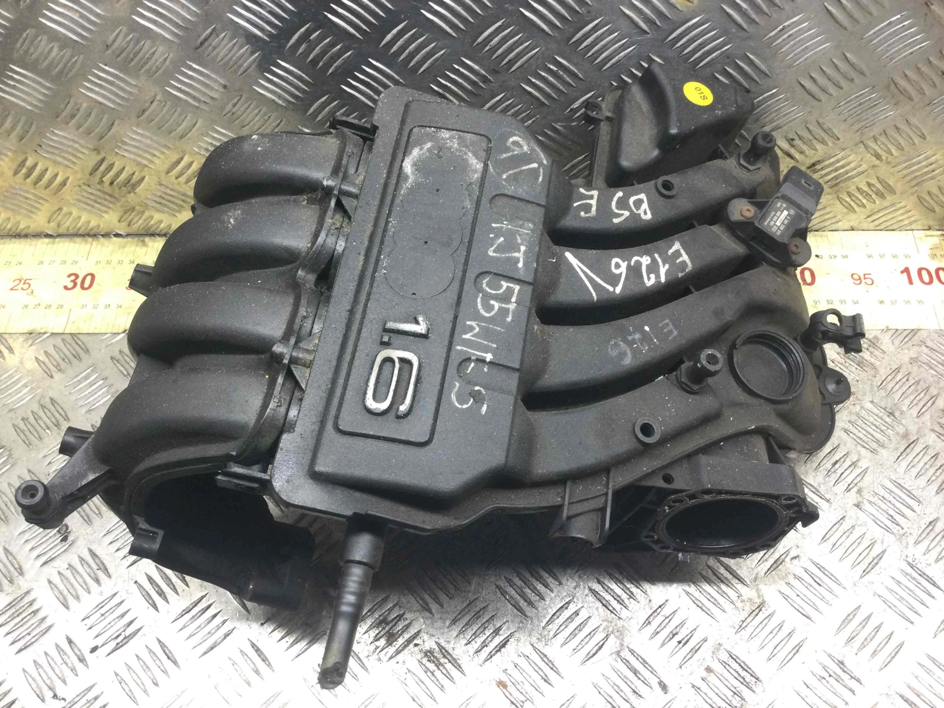 Коллектор впускной Audi A3 8P/8PA [рестайлинг] (2004-2008) бензин 1.6 i Механика