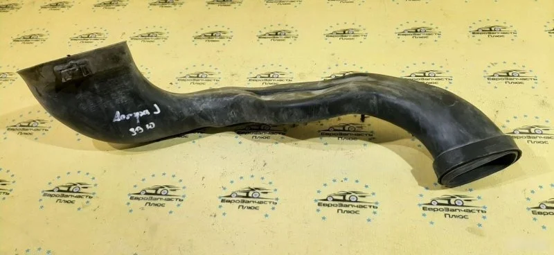 Патрубок воздухозаборника Opel Astra 13307080 J