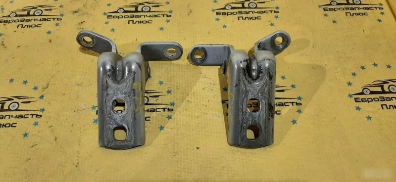 Петля двери Opel Astra 13335485 J