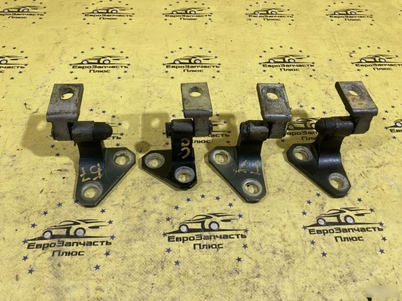 Петля двери Volkswagen Passat B6 3C0831401D