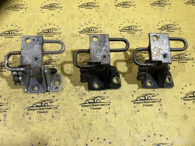 Петля двери Volkswagen Passat B6 3C8831412A, передняя правая