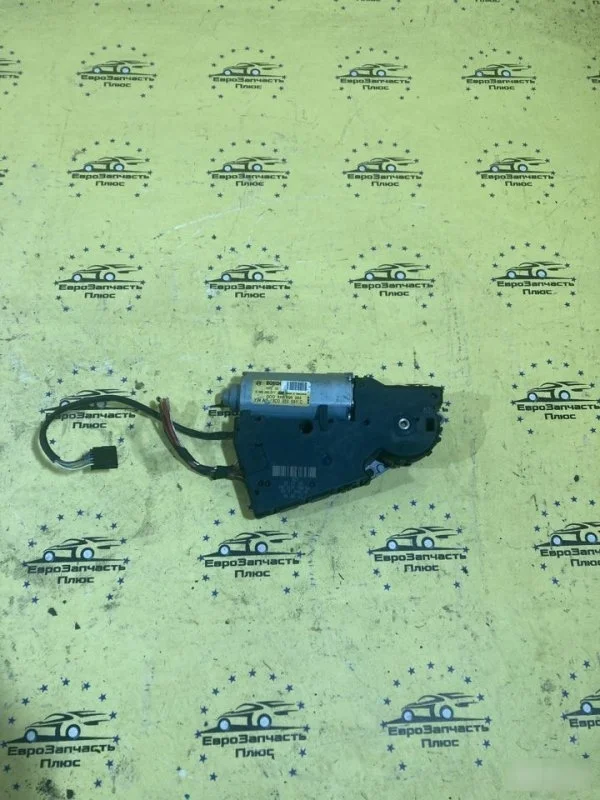 Моторчик люка Volkswagen Passat B6 8D0959591C