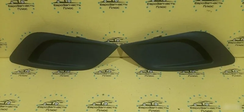 Заглушка противотуманной фары Ford Focus 2 1528560, передняя