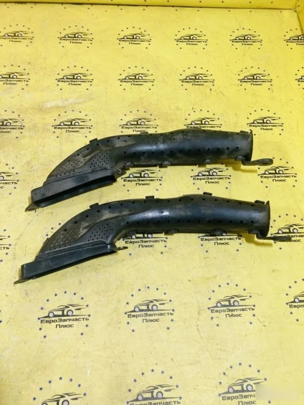 Патрубок воздухозаборника Ford Focus 3 AV619E635BD