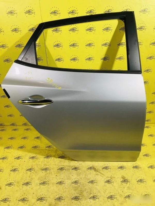 Дверь Hyundai Ix35 1 770042Y000 LM, задняя правая