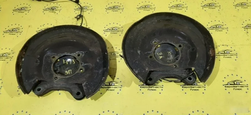 Поворотный кулак Chevrolet Cruze 13319480 J300, задний