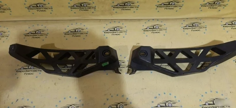 Кронштейн бампера Skoda Octavia A5 1Z5807394 1Z, задний