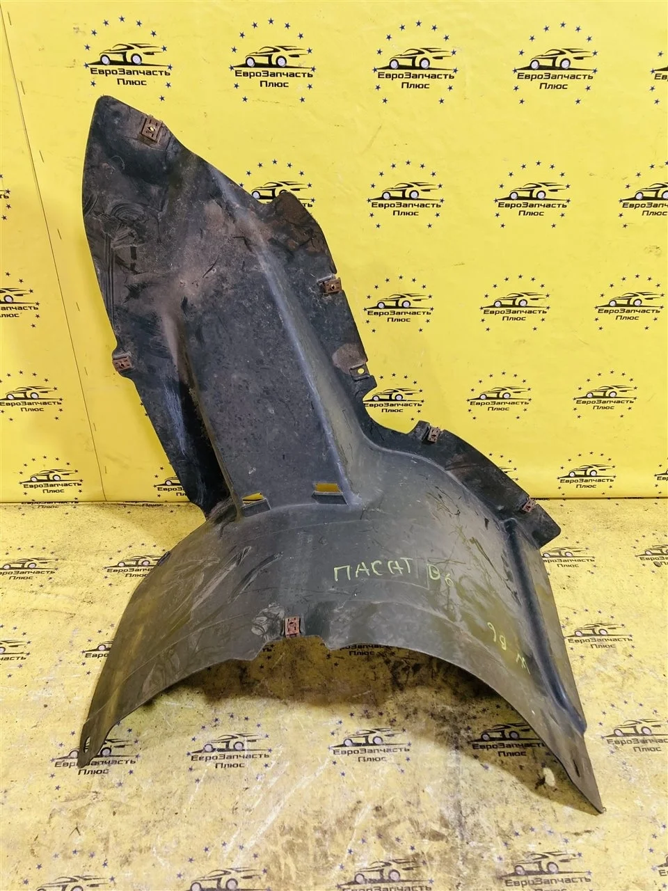 Подкрылок, локер Volkswagen Passat 3C0805911 B6, передний левый