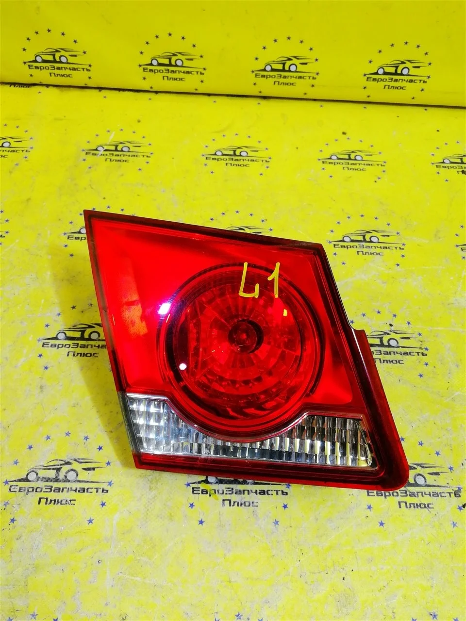 Фонарь крышки багажника Chevrolet Cruze 95130772 J300, задний левый