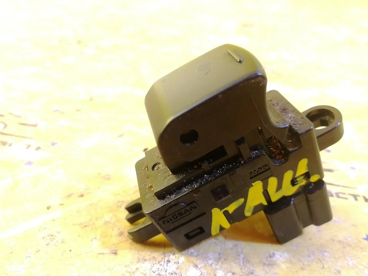 Кнопка стеклоподъемника Nissan Qashqai 25411BR00A J10