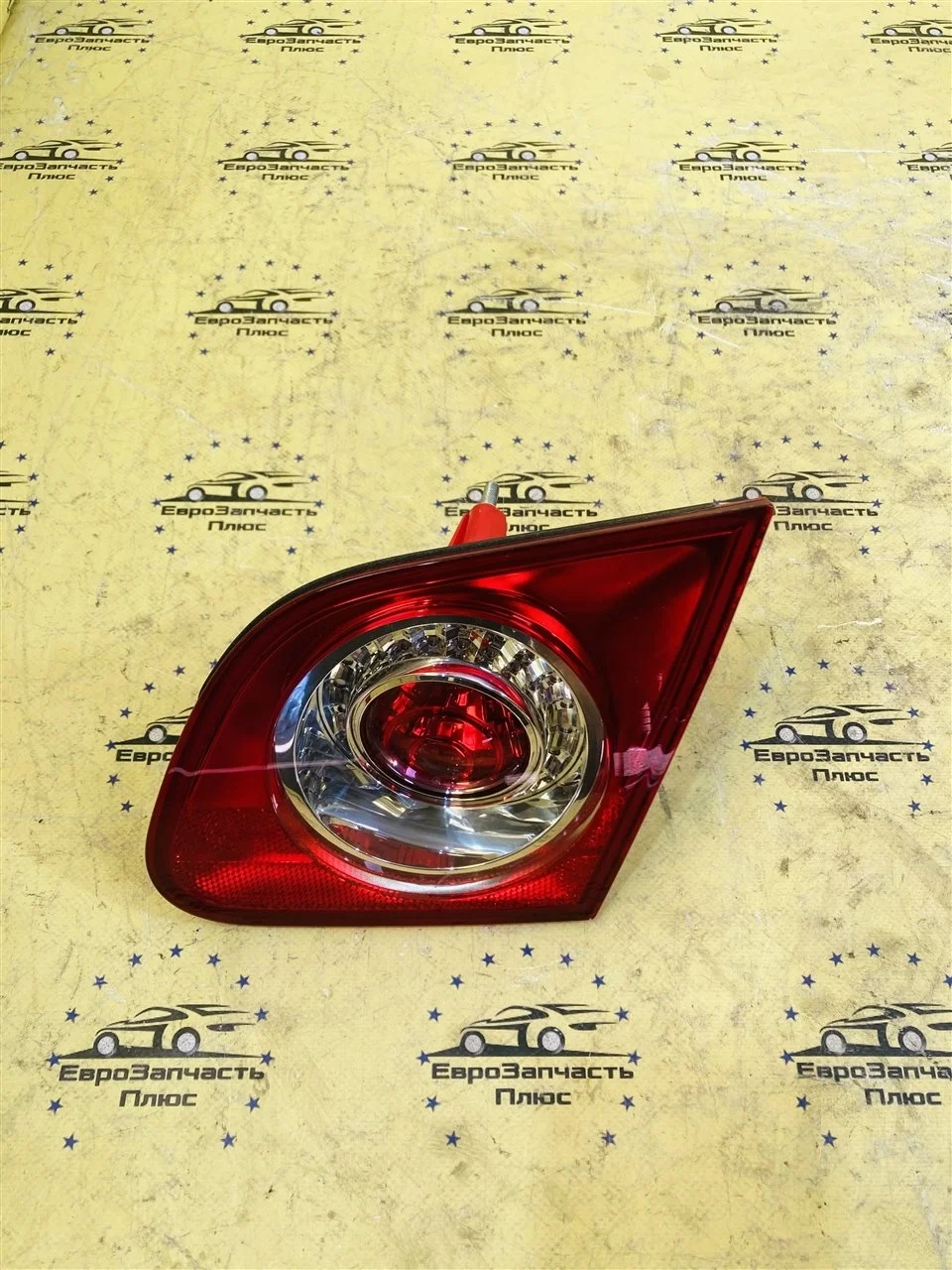 Фонарь внутренний Volkswagen Passat 3C5945094F B6, правый