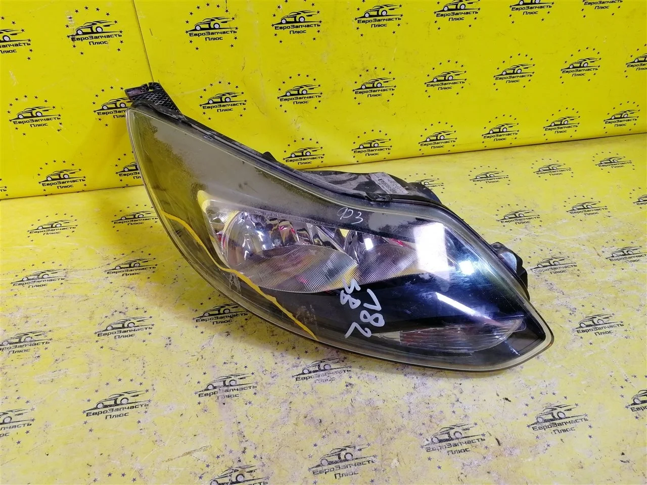 Фара Ford Focus 3 BM5113W029AK, передняя правая