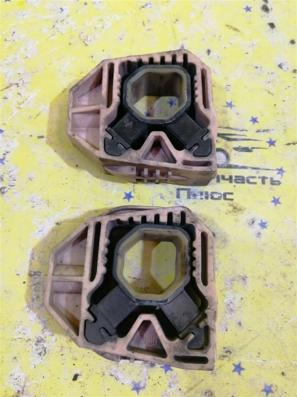 Кронштейн радиатора Volkswagen Golf 6 1K0121367M MK6