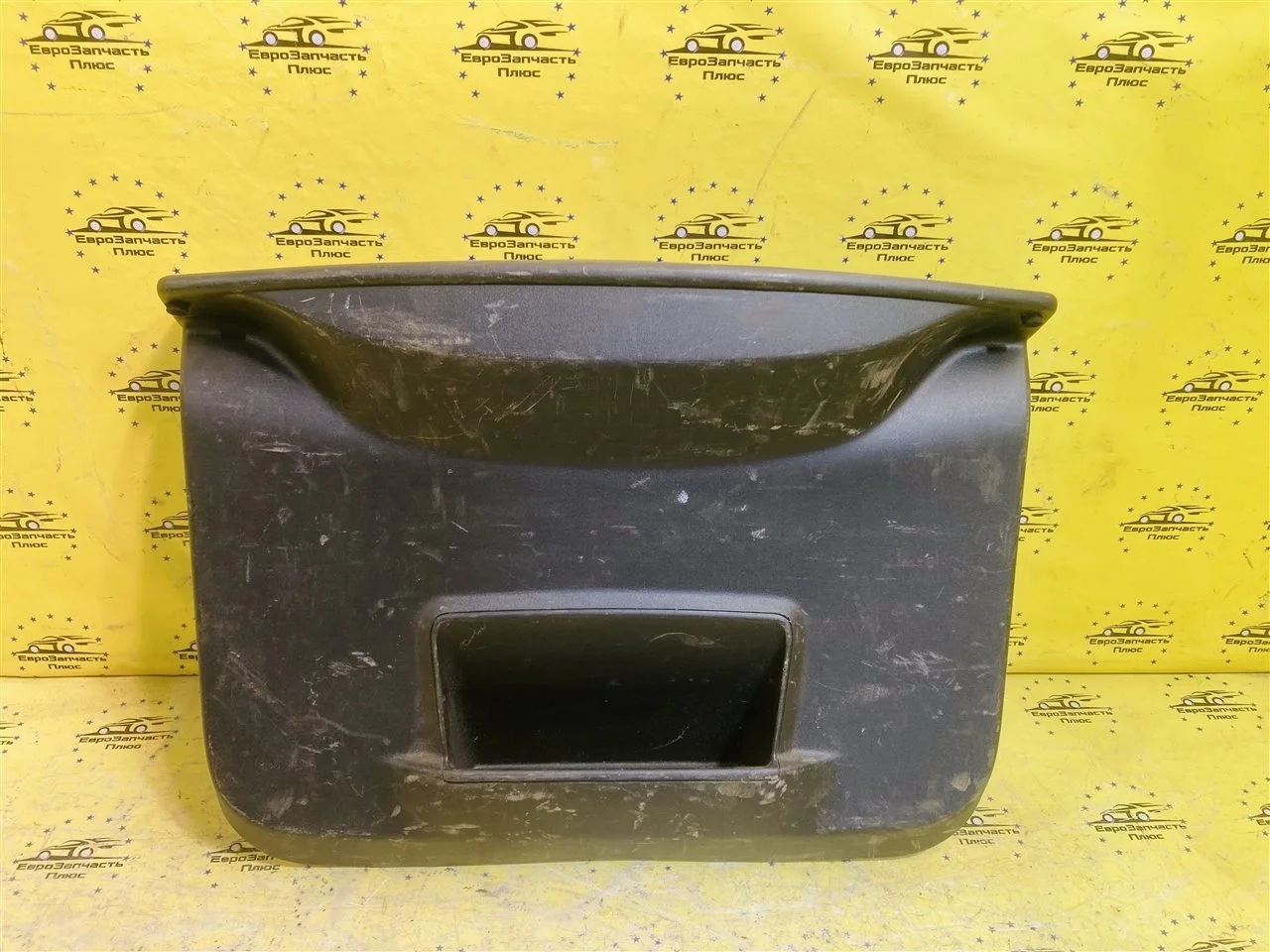 Обшивка двери багажника Renault Duster 909000175R HS