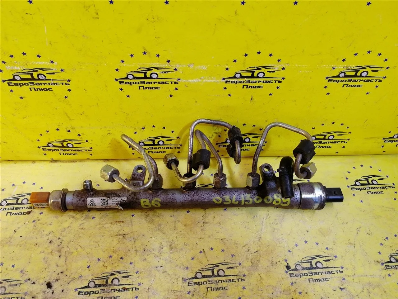 Топливная рейка Volkswagen Passat B6 03L130089