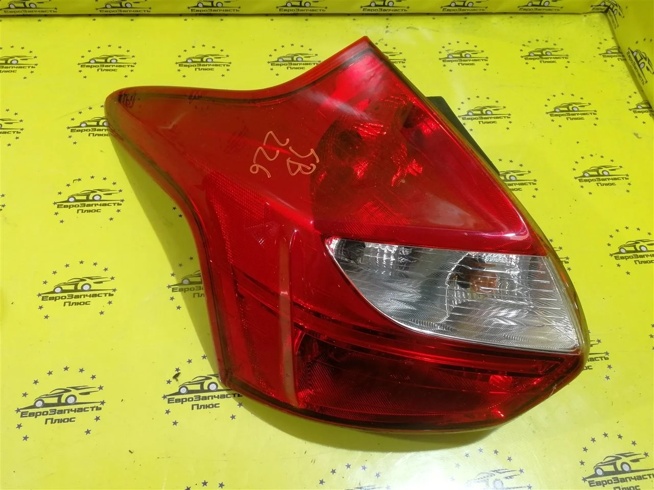 Фонарь Ford Focus 3 1719709, задний левый