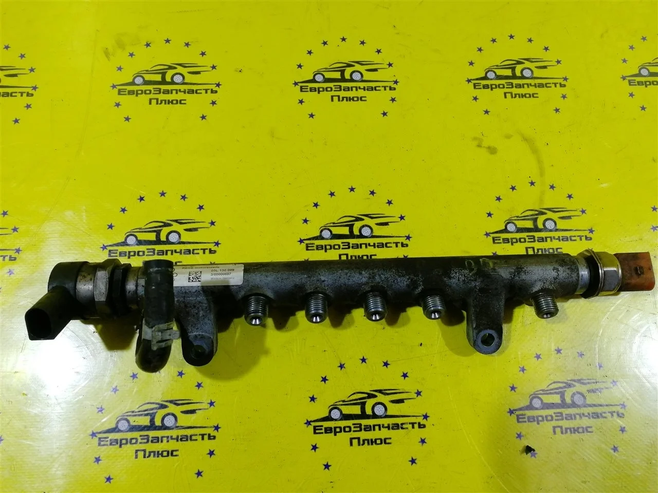 Рампа топливная Volkswagen Passat B6 03L130089