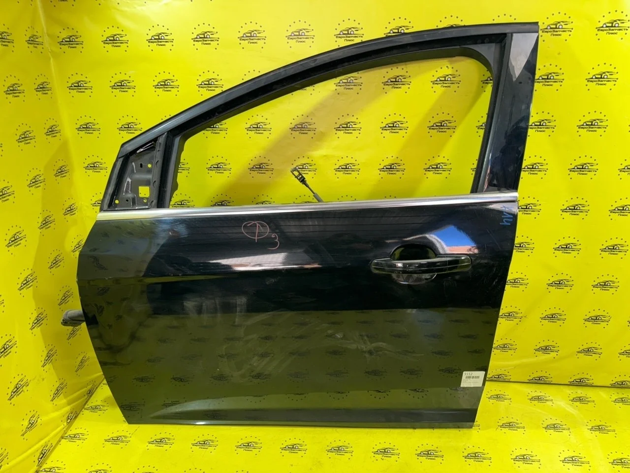 Дверь дефект Ford Focus 3 1530170, передняя левая