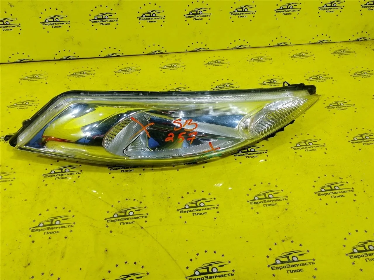 Габаритная фара Nissan Juke 261201KL0B F15, передняя правая