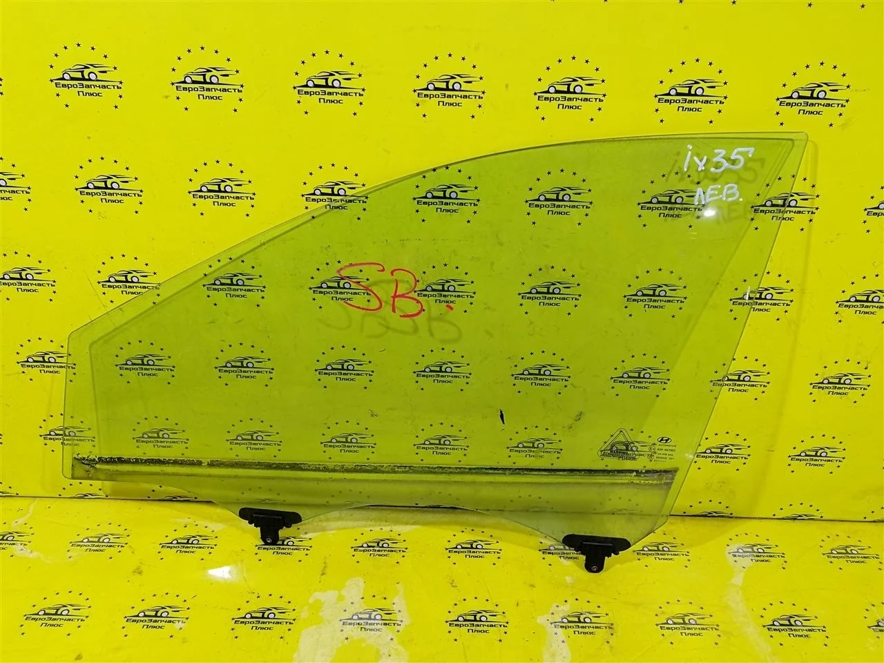 Стекло двери Hyundai Ix35 1 824112S000 LM, переднее левое