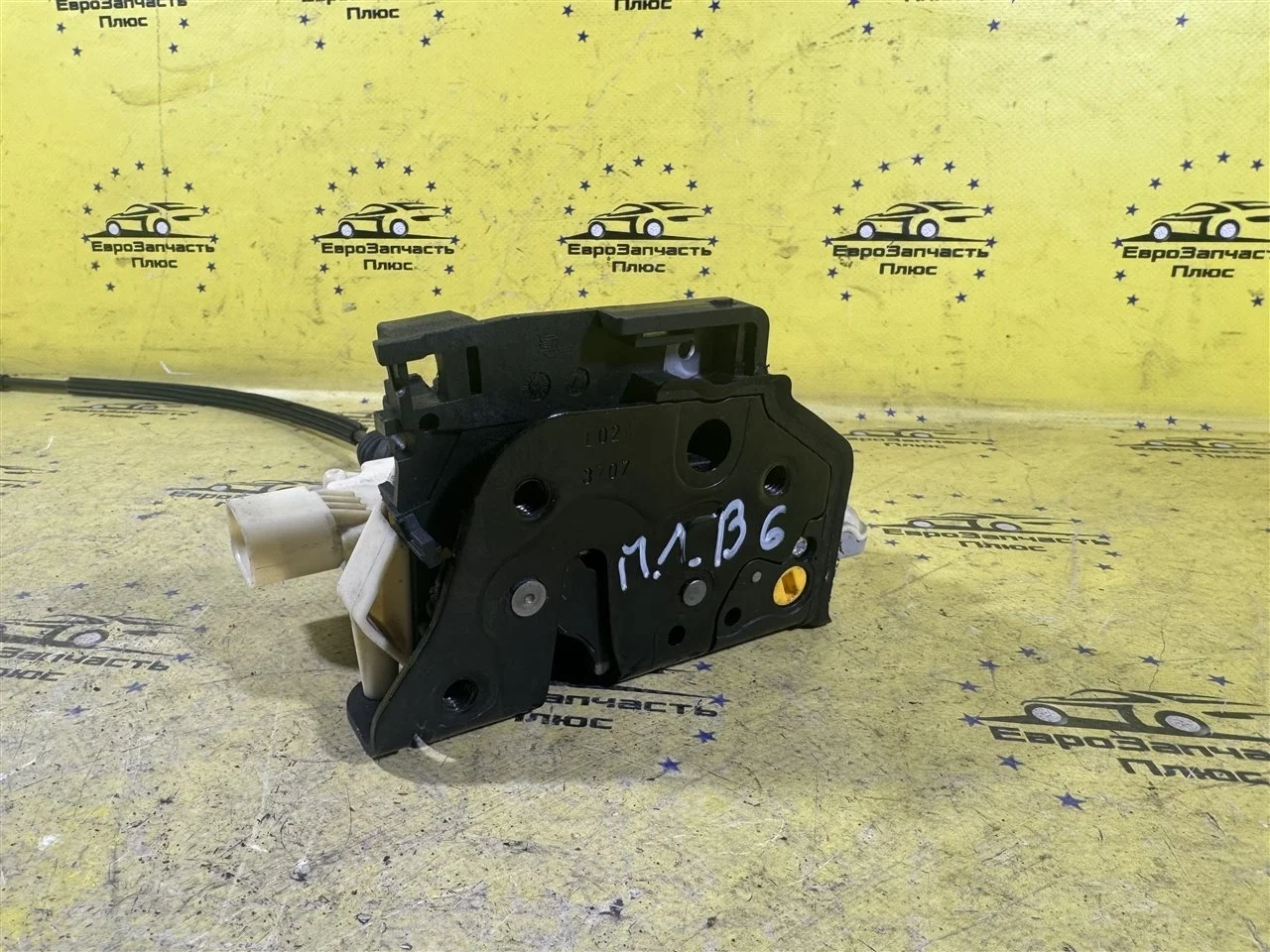 Замок двери Volkswagen Passat B6 3C2837015A, передний левый