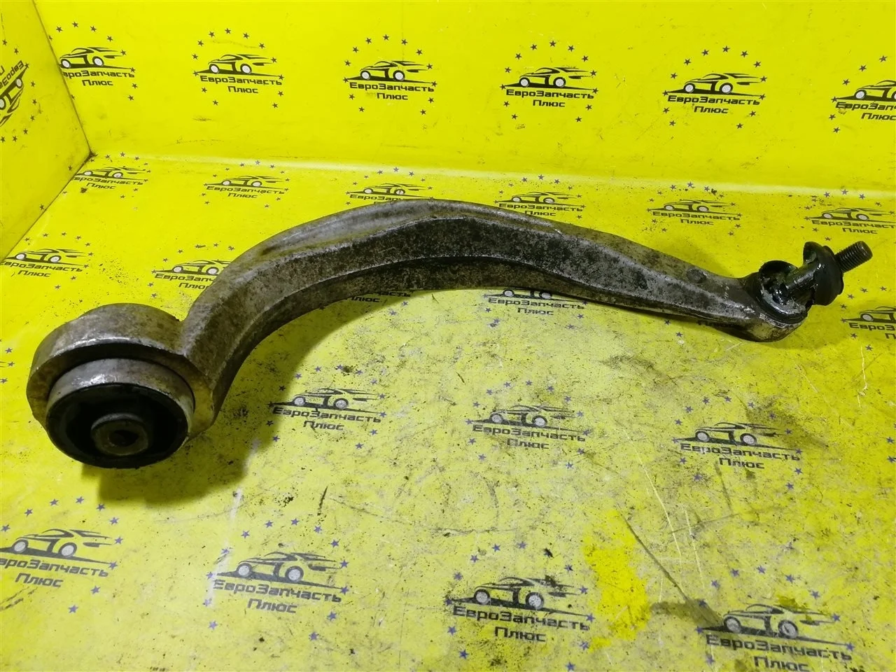 Рычаг подвески нижний Audi A4 8K0407695F B8, передний левый