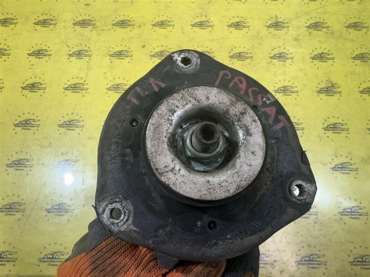 Стойка Volkswagen Passat B6 3C0413031, передняя