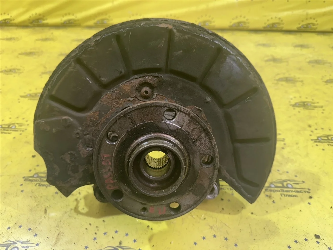 Кулак поворотный Volkswagen Passat B6 3C0407254F, передний правый