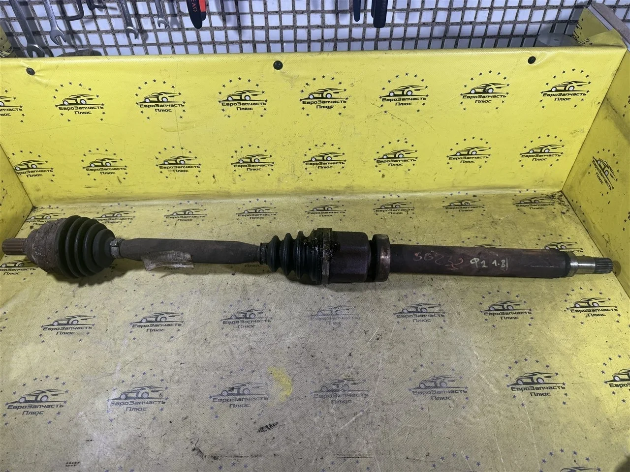 Привод Ford Focus 2 1686113, передний правый