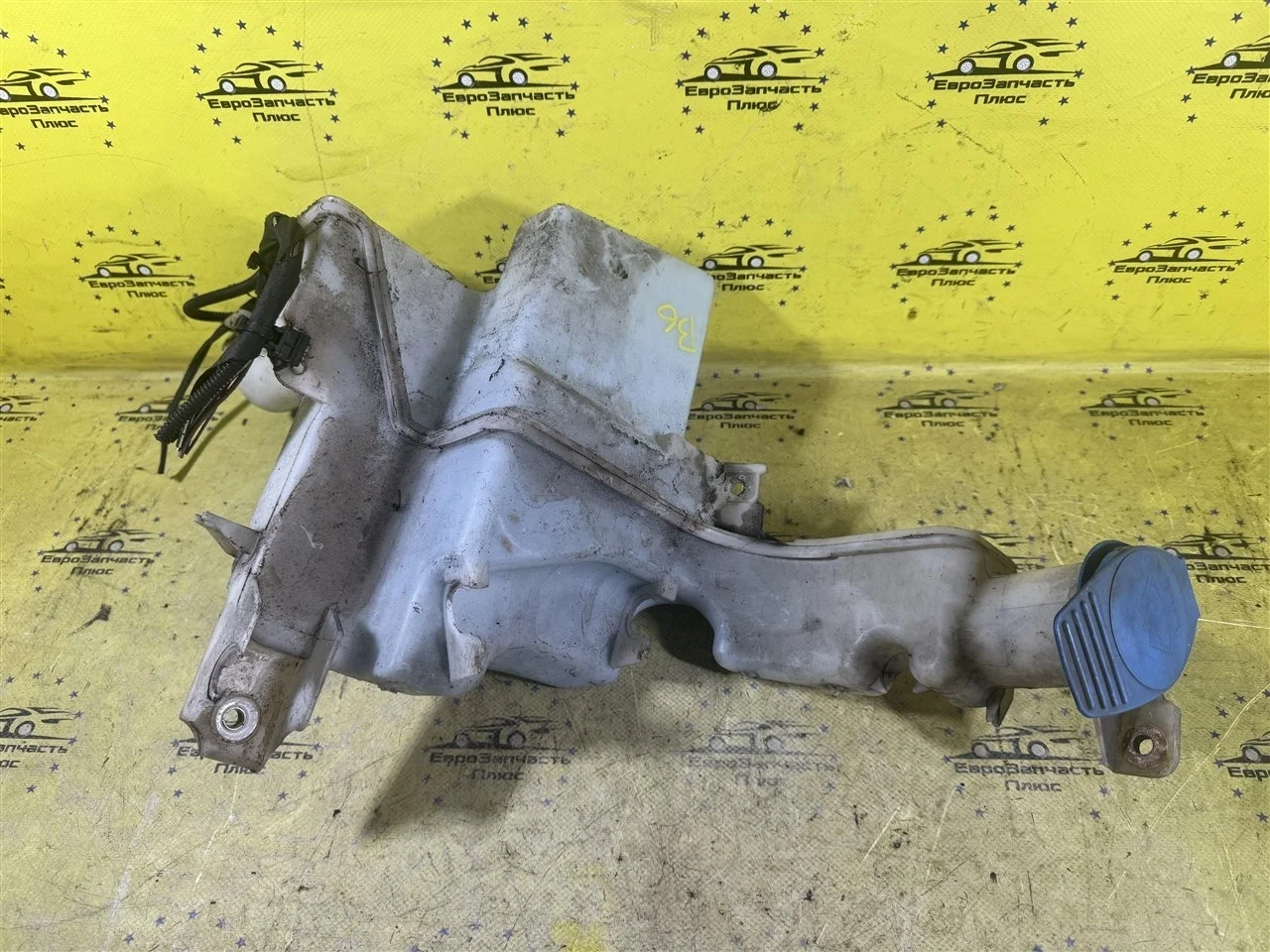 Бачок омывателя Volkswagen Passat B6 4D0012219