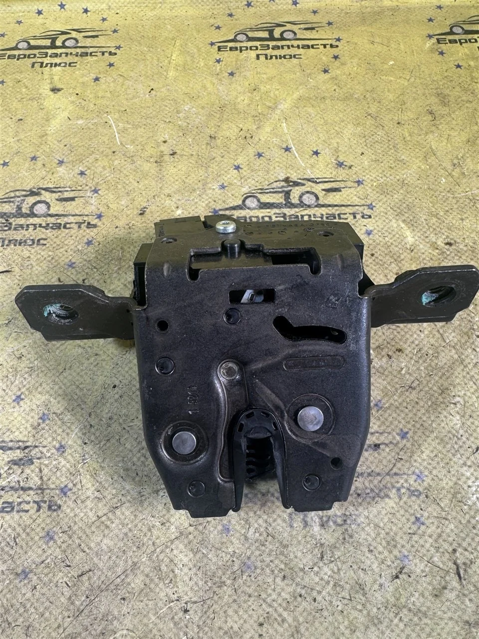 Замок багажника Opel Astra J Gtc 13587646 3D