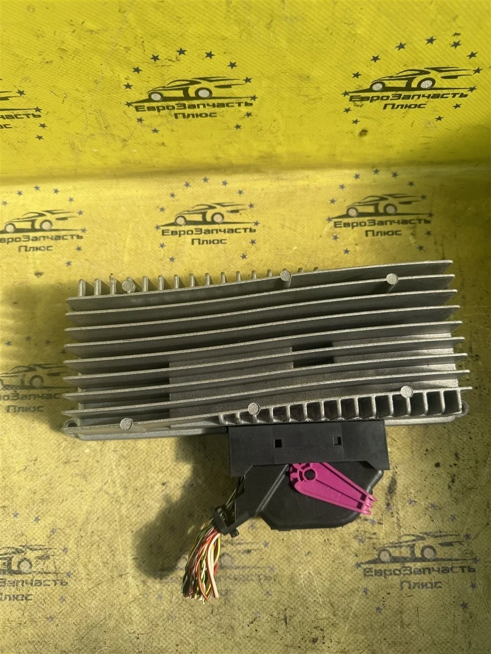 Усилитель Audi A4 8R0035223 B8