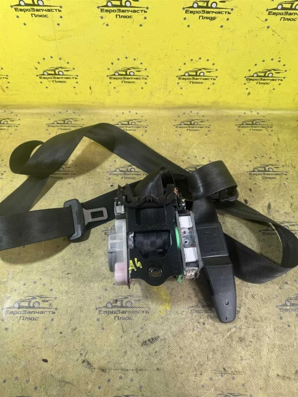 Ремень безопасности Audi A4 8K1857706 B8, правый