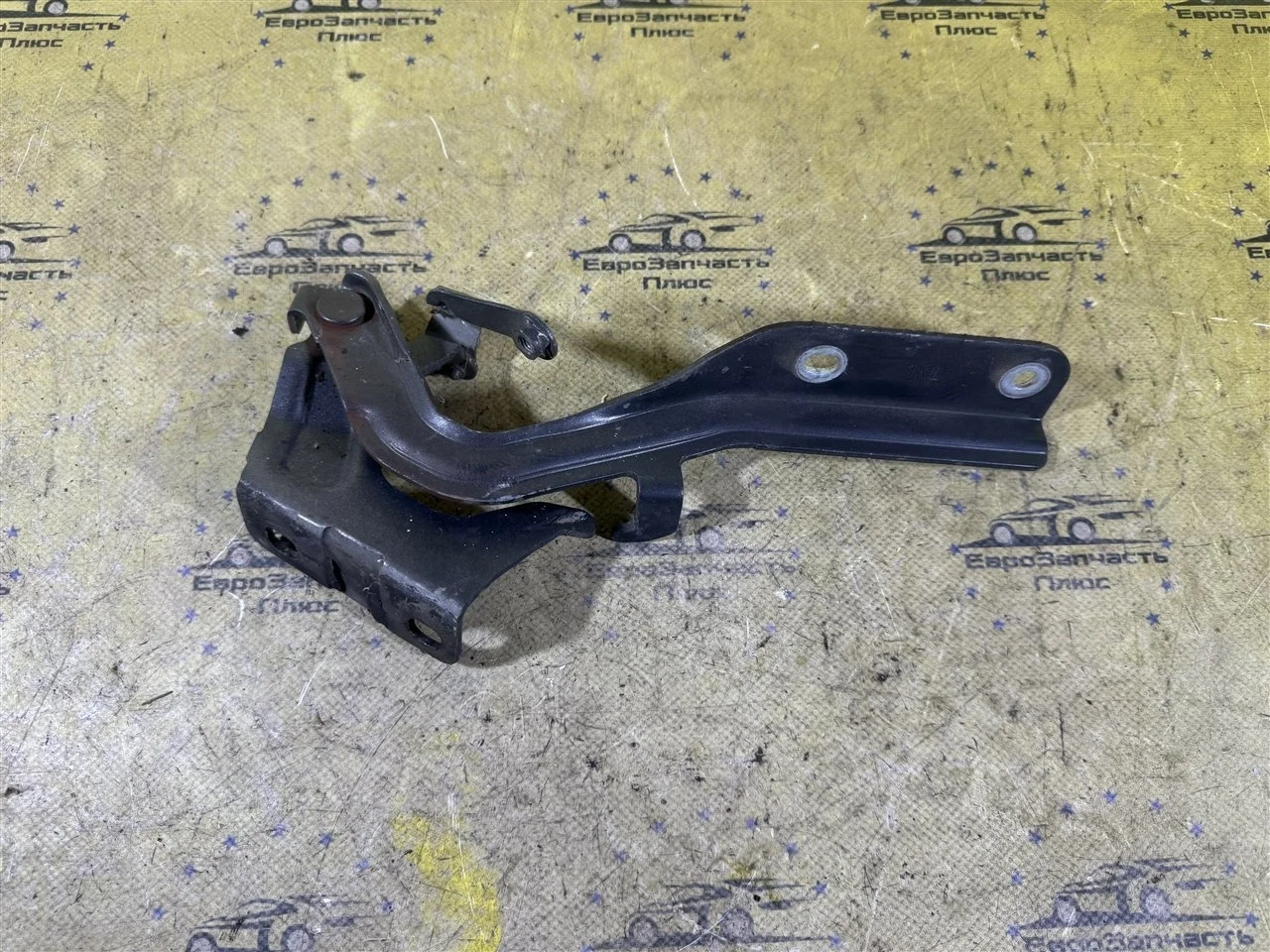 Петля капота Nissan Juke 654011KA0A F15, левая