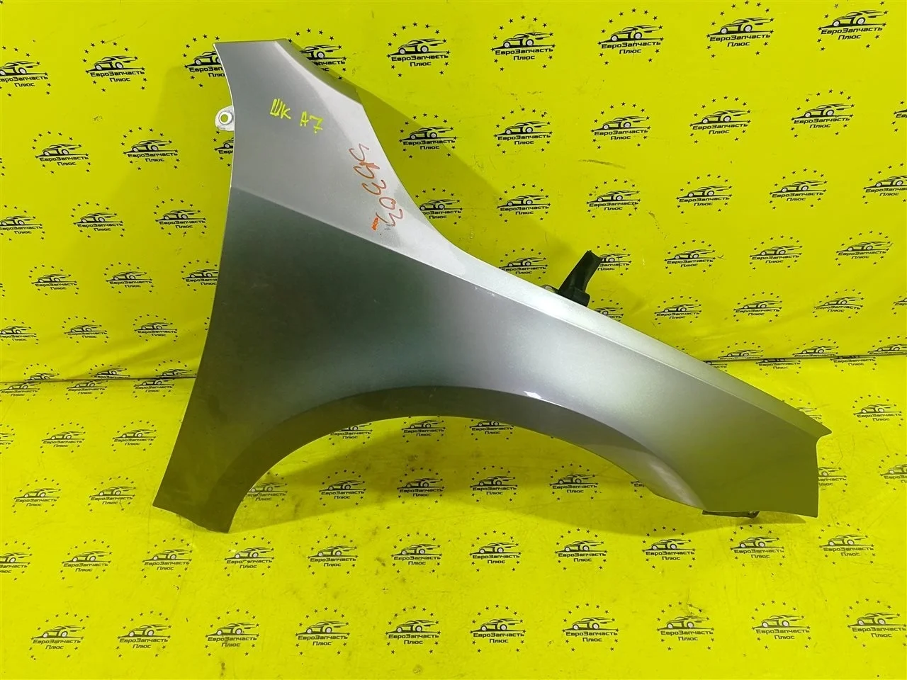 Крыло Skoda Octavia A7 5E0821106A 5E, переднее правое