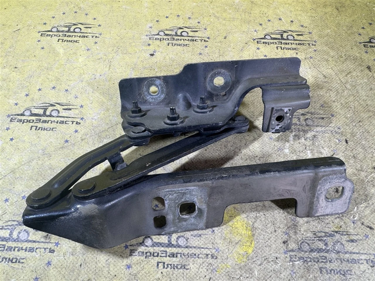 Петля капота Opel Astra 20879202 J, левая