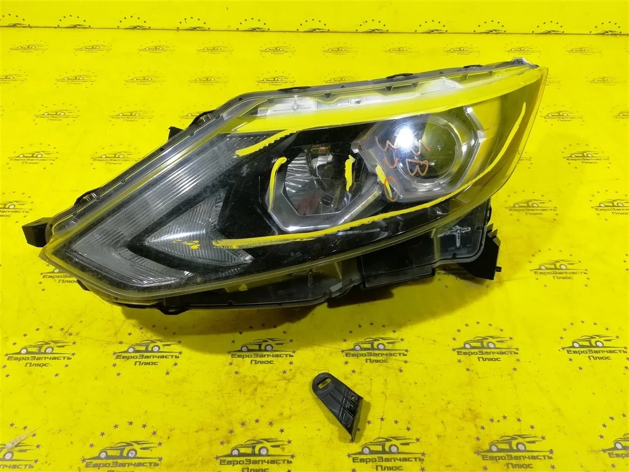 Фара дефект Nissan Qashqai 260604EH1B J11, передняя левая