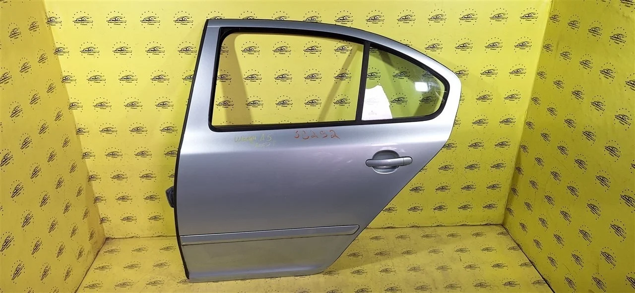 Дверь Skoda Octavia A5 1Z5833055 1Z, задняя левая