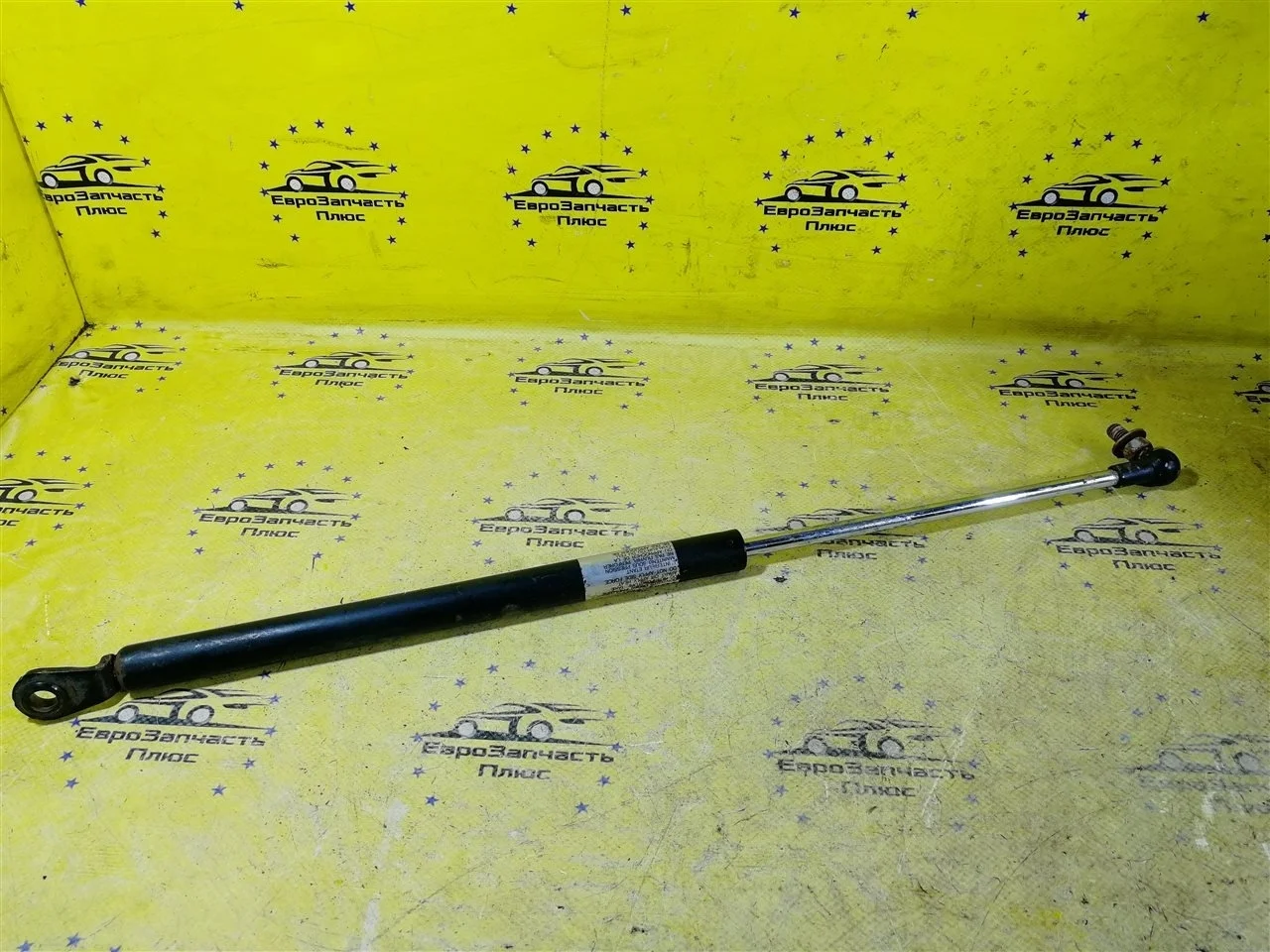 Амортизатор крышки багажника Suzuki Grand Vitara 2 8185165D00 JT