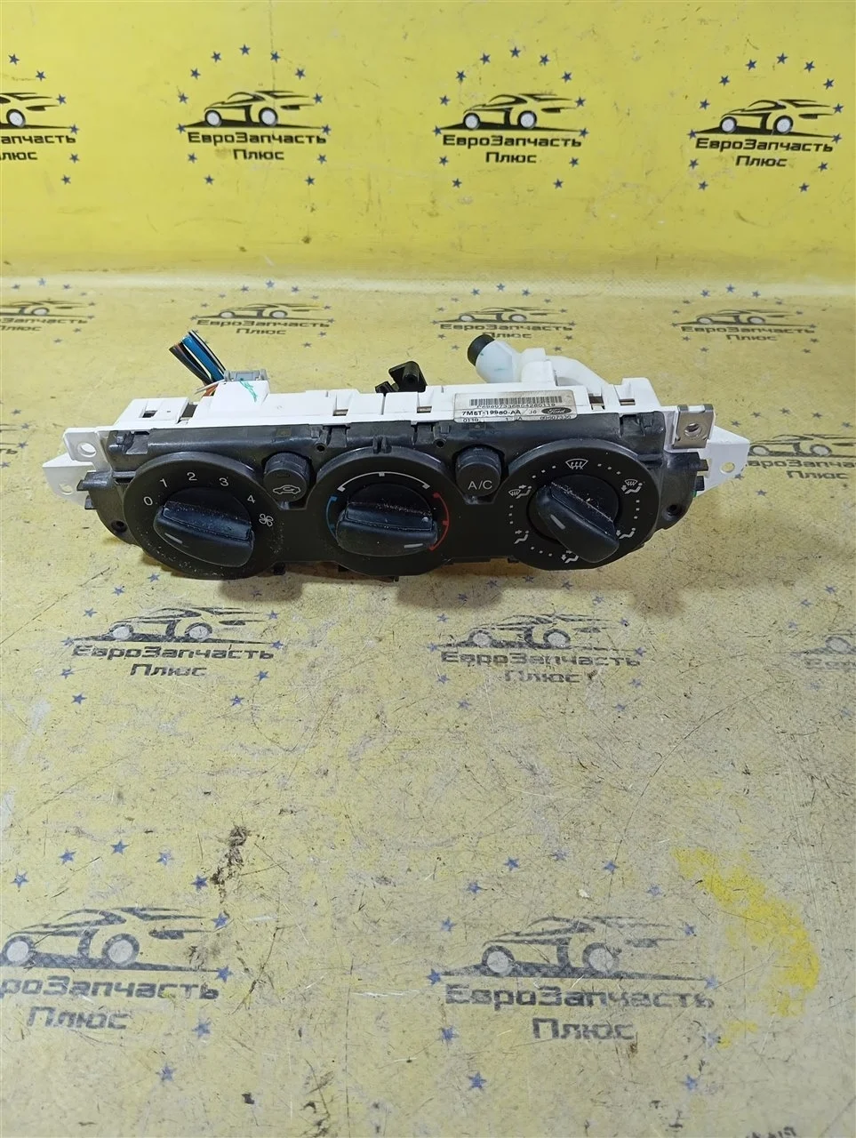Блок управления климатом Ford Focus 2 7M5T19980AA