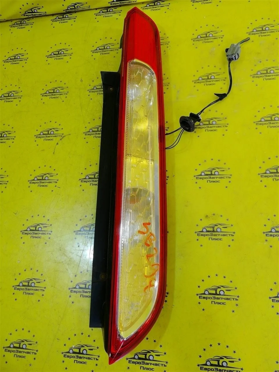 Фонарь Ford Focus 2 1520757 ХЕТЧБЭК, задний правый
